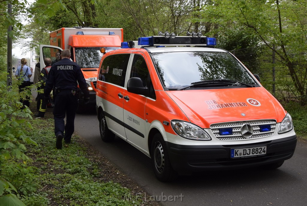 Einsatz BF Koeln in Koeln Buchheim Arnsbergerstr P24.JPG - Miklos Laubert